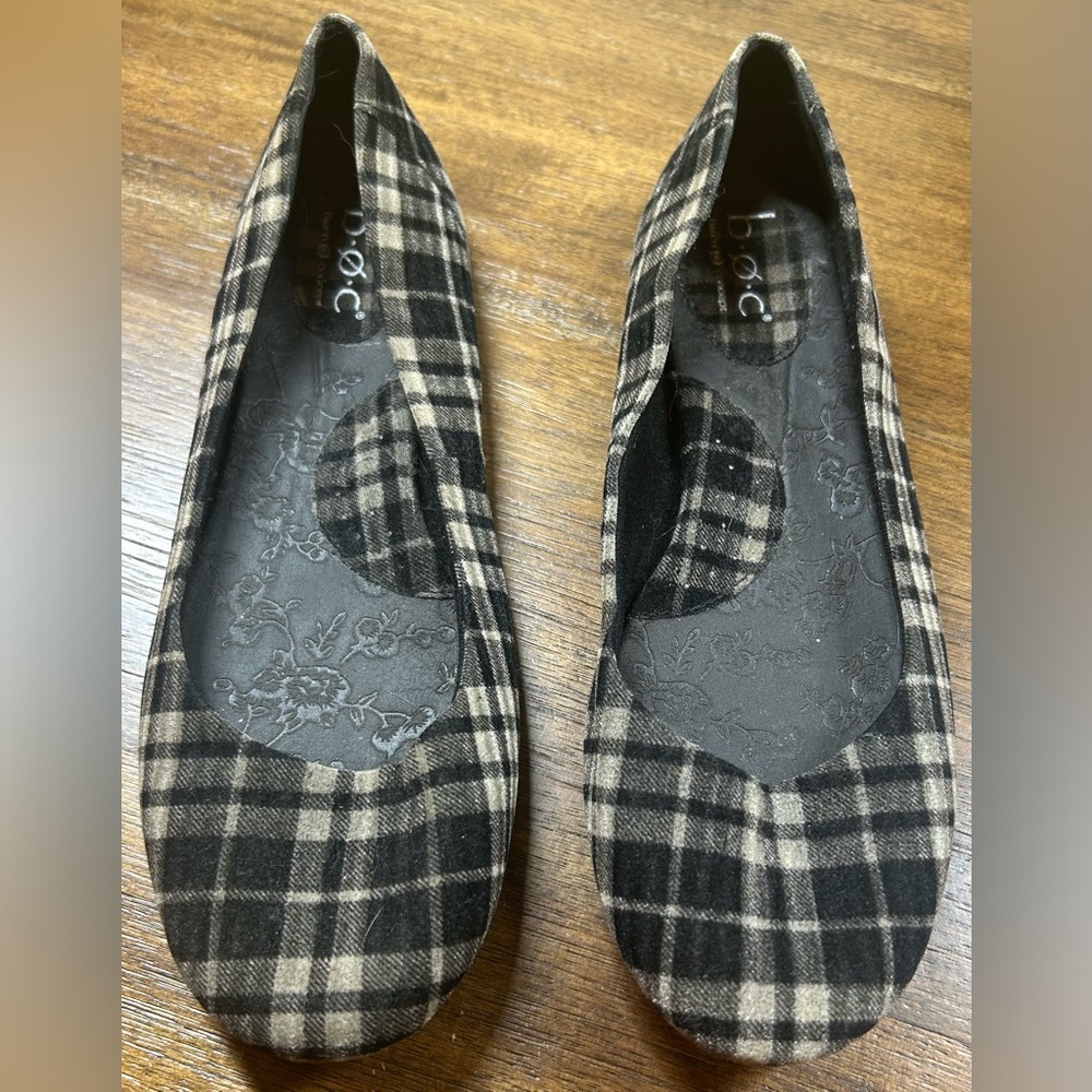 B.O.C Size 8 Black Gray Plaid Wool Flats